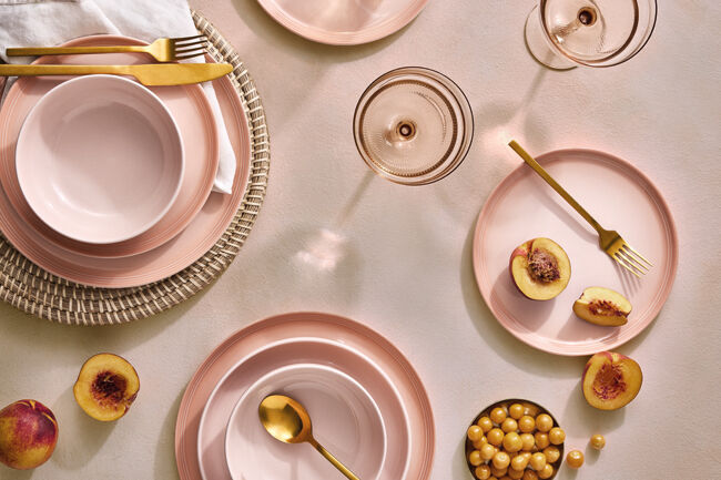 Le Creuset Stoneware Coupe Salad Plate 22cm P&ecirc;cheP&ecirc;che image number 5